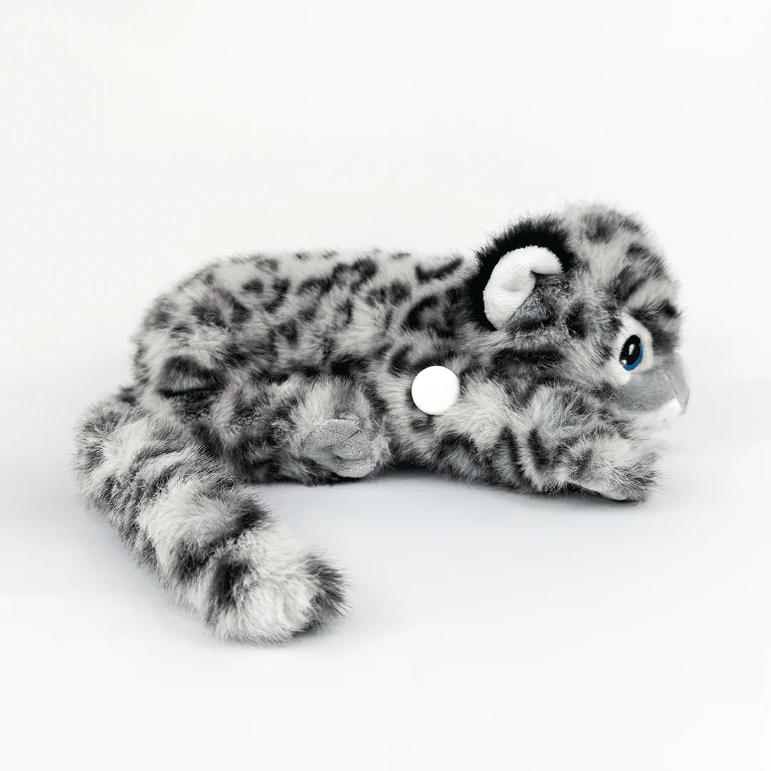 Leo el Leopardo visto de cerca — manchas, sensor-parche y pelaje suave